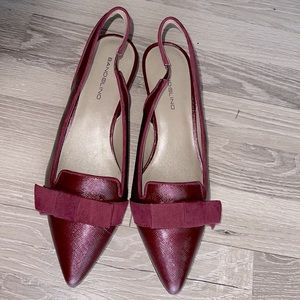 NWOB Bandolino maroon flat wedge with bow